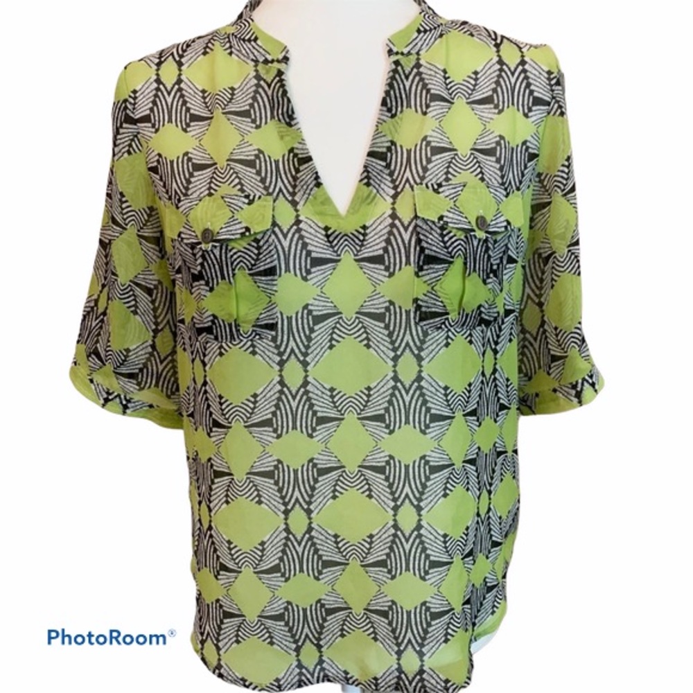 Turo By Vince Camuto Green Top Black and White Geometric Shape Design Sz S